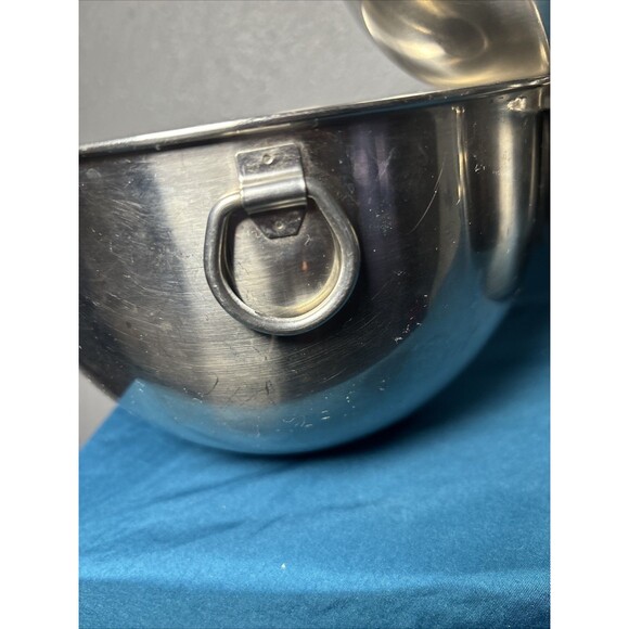 Nesting Mixing Bowls Set of 3 Metal with thumb rings 8”, 7” & 5.5” - Picture 2 of 16